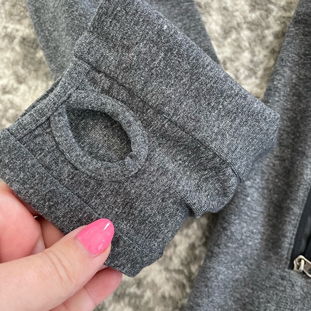 Lululemon In Stride jacket. Sz 8. - Picture 4 of 10